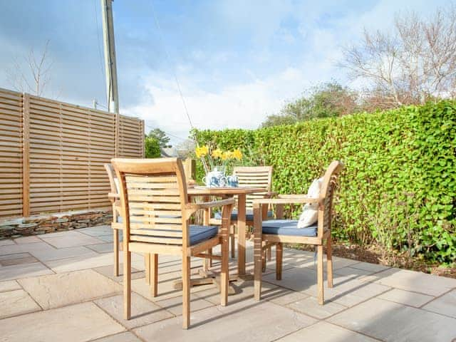 Patio | Meadowside, St Mawes