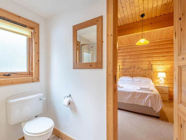 En-suite | Holly Lodge - Wold Lodge Leisure, Kenwick, near Louth