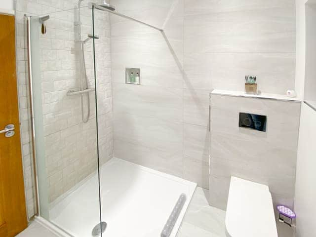 Bathroom with large walk in shower | Newcastle Lodge, Thornton-Cleveleys, near Blackpool