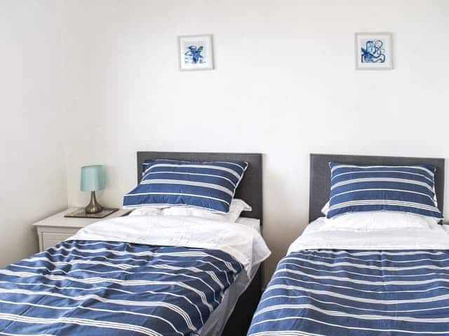 Twin bedroom | Seacliff, Shanklin