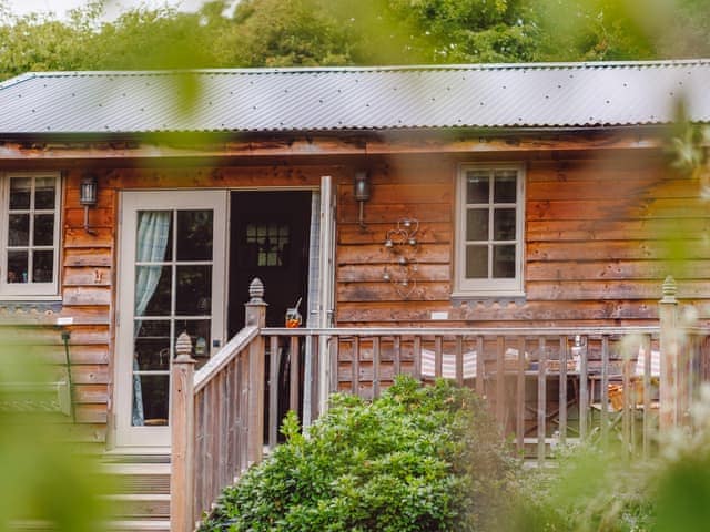 Living hut | The Challoners, Robertsbridge