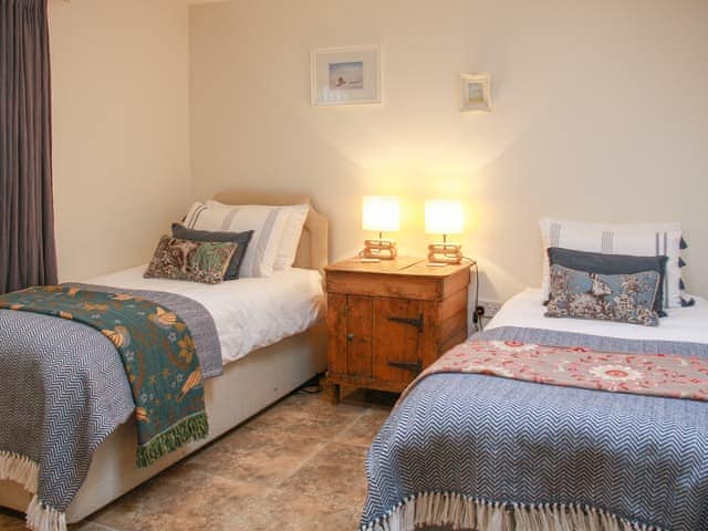 Twin bedroom | Goldfinch, Happisburgh