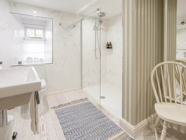 Shower room | Coates Cottage, Baslow, near Bakewell