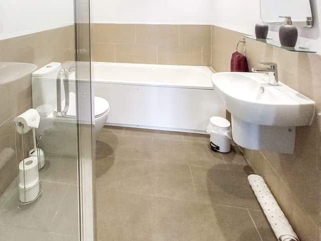 Bathroom with shower | Lords View, Ruckinge, near Ashford