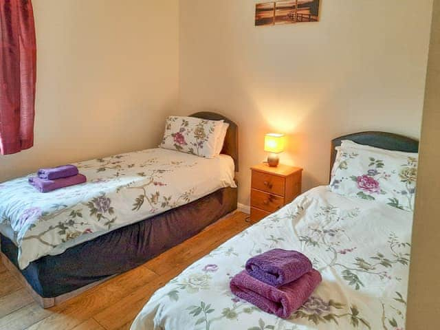 Twin bedroom | Primrose - Clapham Holme Farm Cottages, Great Hatfield, near Hornsea