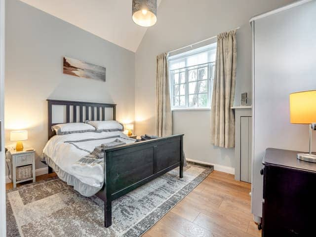 Double bedroom | Wisteria Cottage, Heathfield