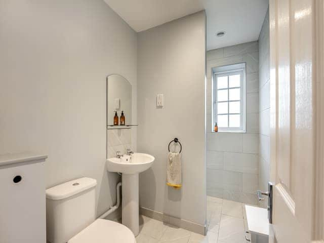 Shower room | Wisteria Cottage, Heathfield