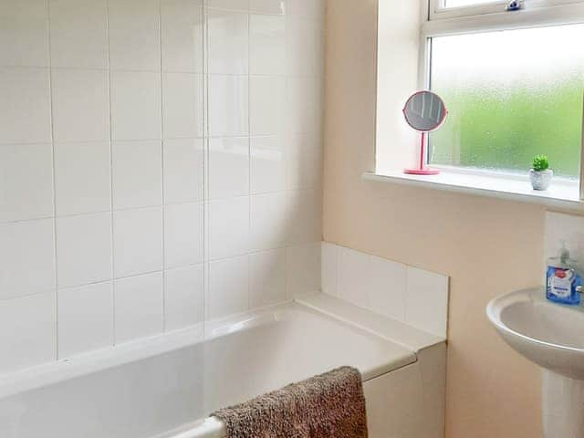 Bathroom | Cowslip Cottage - Clapham Holme Farm Cottages, Great Hatfield, near Hornsea