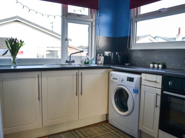 Kitchen | Seagulls Chalet 5, Wilsthorpe