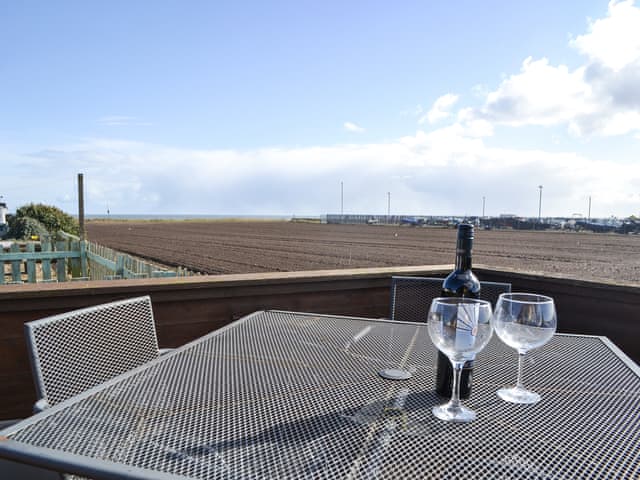 Outdoor eating area | Seagulls Chalet 5, Wilsthorpe