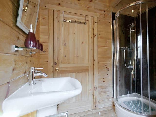 Bathroom | Kingfisher Lodge - Waterside Lodges, Keal Cotes