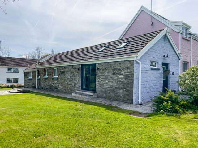 Exterior | Byre - Canllefaes Cottages, Penparc