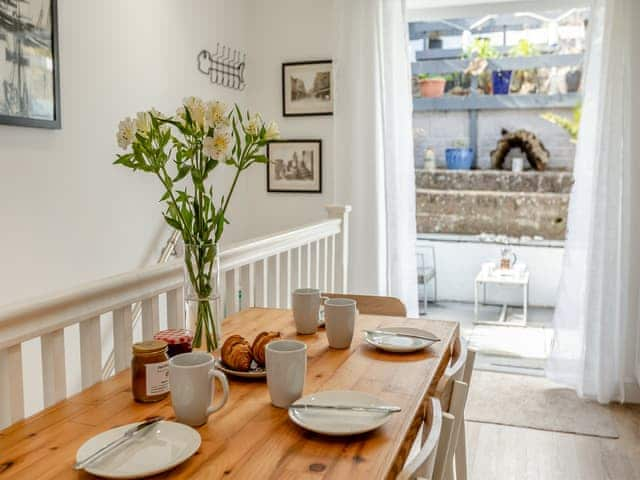 Kitchen/diner | Starboard - Two Sails, Brixham