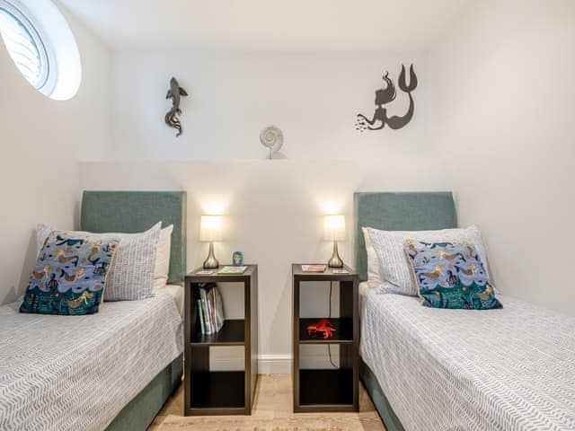 Twin bedroom | Starboard - Two Sails, Brixham