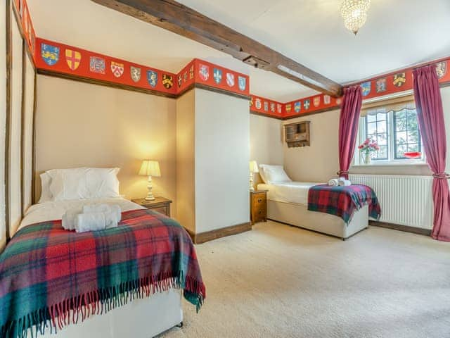 Bedroom 2 with twin beds and en-suite | Islington Hall, Tilney All Saints, near King&rsquo;s Lynn