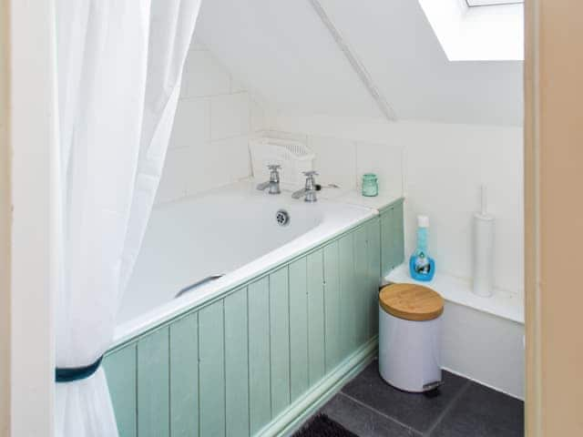 Bathroom | Hobbit House, Horncliffe