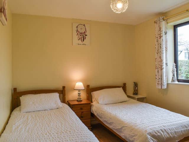 Twin bedroom | Roane, Bude