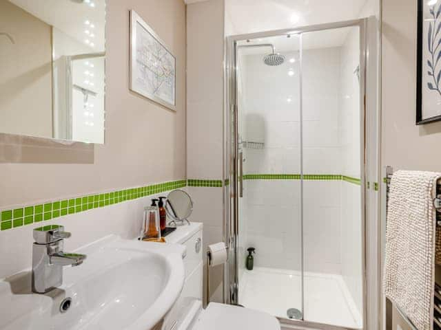 Shower room | The Hayloft - Meadow Farm, Hickling