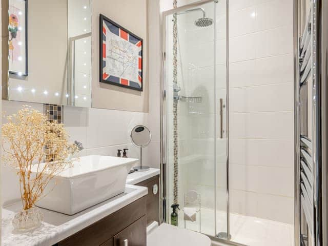 Shower room | The Dairy - Meadow Farm, Hickling