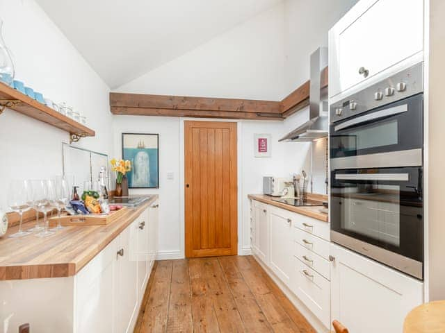 Kitchen area | The Boat Shed - Meadow Farm, Hickling