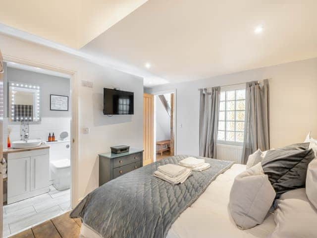 Double bedroom | The Boat Shed - Meadow Farm, Hickling