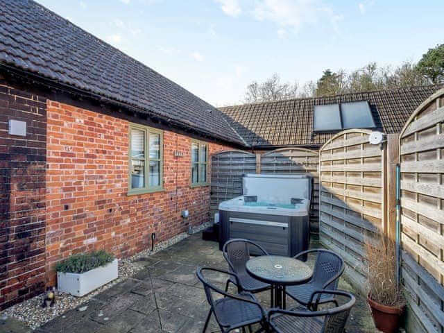 Hot tub | Squirrel Barn - High House Barns, Foulsham, near Reepham