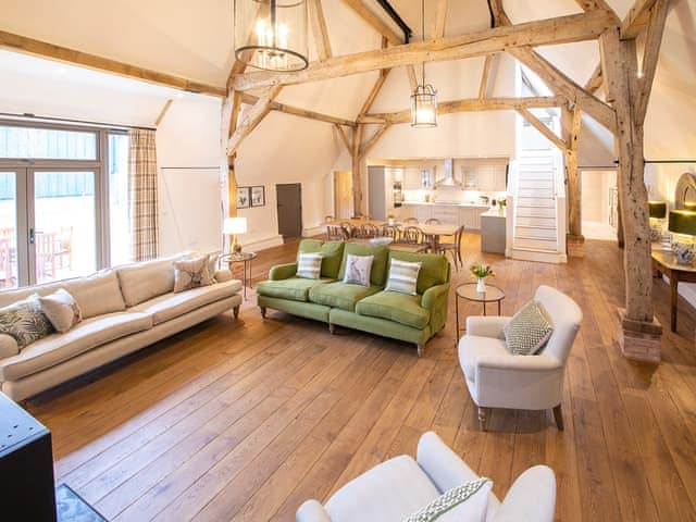 Open plan living space | Olivers Barn - Fishers Farm Barns, Shefford Woodlands Near Hungerford