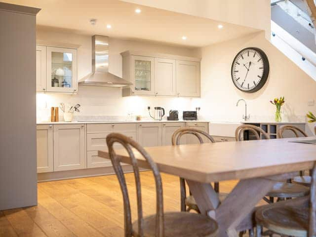 Dining Area | Olivers Barn - Fishers Farm Barns, Shefford Woodlands Near Hungerford