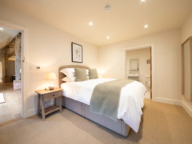 Double bedroom | Olivers Barn - Fishers Farm Barns, Shefford Woodlands Near Hungerford