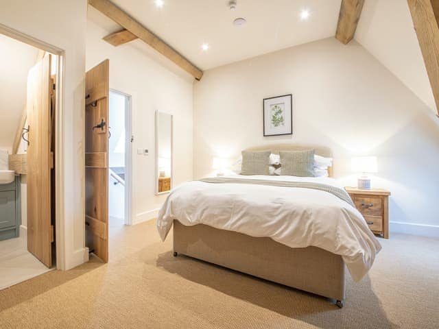 Double bedroom | Olivers Barn - Fishers Farm Barns, Shefford Woodlands Near Hungerford