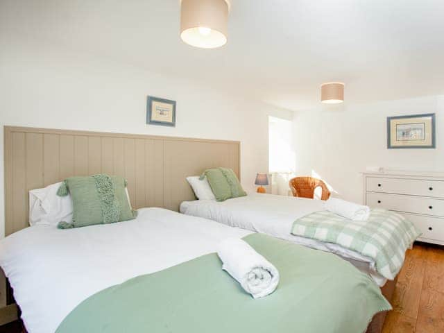 Twin bedroom | Cowslip Cottage, Withleigh, near Tiverton