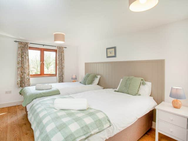 Twin bedroom | Cowslip Cottage, Withleigh, near Tiverton