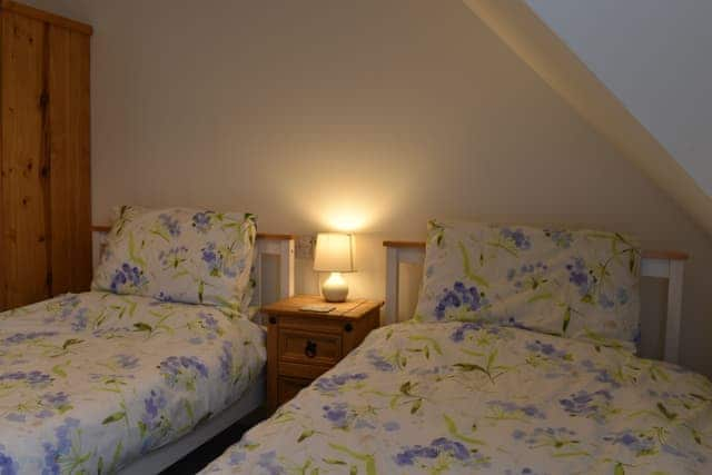 Twin bedroom | Flat 18 Pochin House, St. Austell