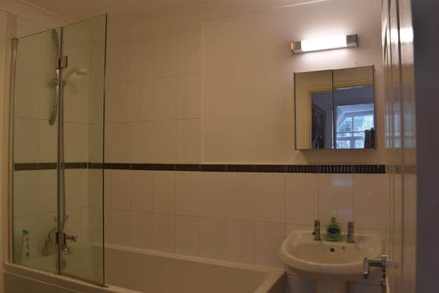 Bathroom | Flat 18 Pochin House, St. Austell