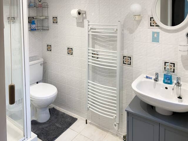 Shower room | Cloverleaf - Seaview, Saltfleetby, near Louth