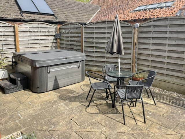 Hot tub | Squirrel Barn - High House Barns, Foulsham, near Reepham