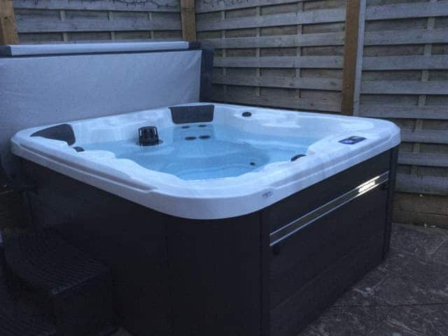 Hot tub | Squirrel Barn - High House Barns, Foulsham, near Reepham