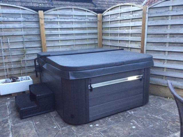 Hot tub | Squirrel Barn - High House Barns, Foulsham, near Reepham