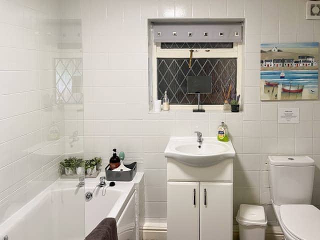 Bathroom | The Old Barn - Ashtree Court, Addlethorpe