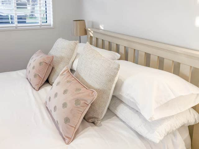 Bedroom luxury bed linen | Seascape Lodge, Chapel St. Leonards, near Skegness