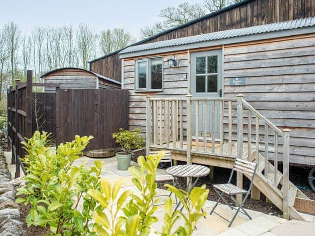 Exterior | Digby&rsquo;s Hut - Brosterfield Farm, Foolow, near Hope Valley