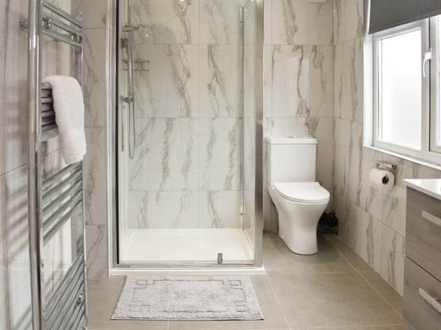 Ensuite Shower room 2, Jack and Jill | Pebble Cottage, Middleton-on-Sea, near Bognor Regis