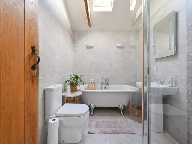 Shower room | Seven Spires, Walcott, near Lincoln