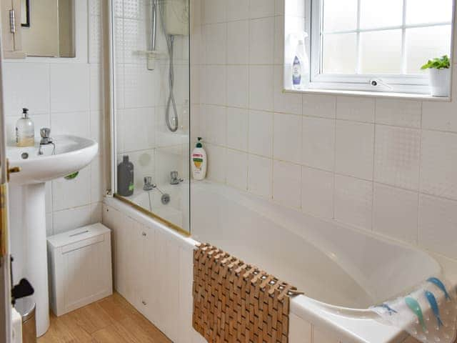 Bathroom | Hollyhock Cottage, Tenterden