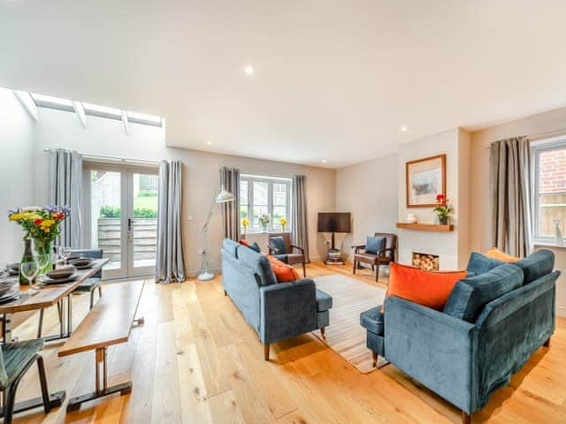 Living room/dining room | Nixey Cottage, Frieth, near Henley-on-Thames