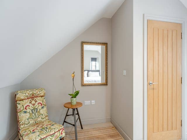 Double bedroom | Nixey Cottage, Frieth, near Henley-on-Thames