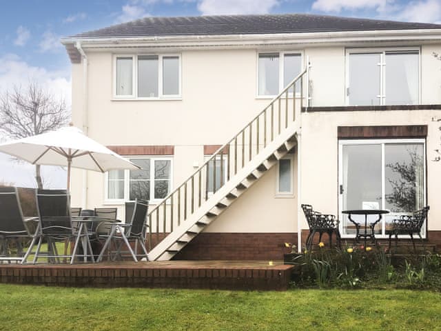 Patio | Llamedos, Bideford