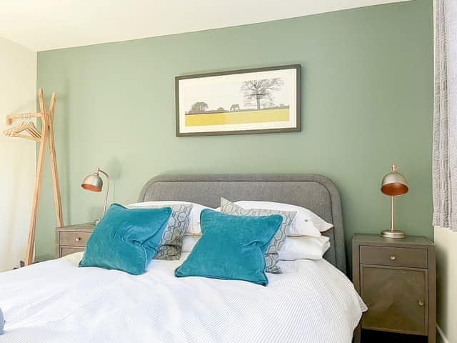 Double bedroom | Honey Bee Cottage, Calbourne