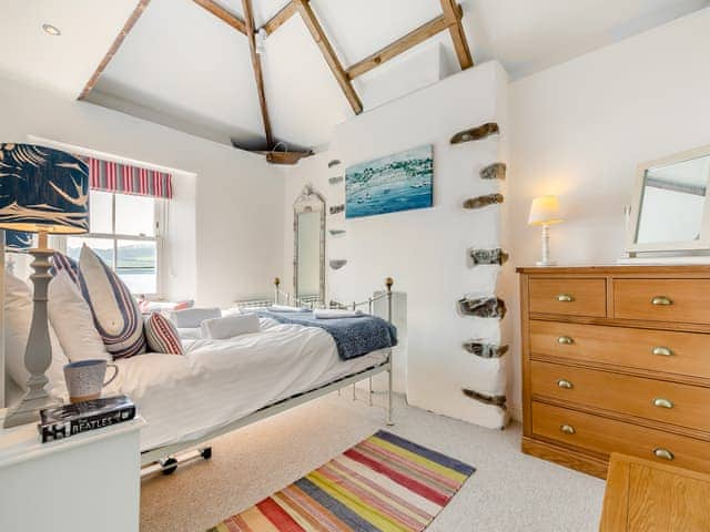 Double bedroom | Mizzen Top, St Mawes