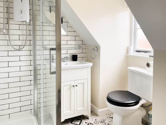 Shower room | Honey Bee Cottage, Calbourne